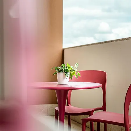 Cosmopolitan Apartment *